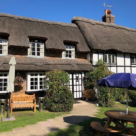 Old Hunters Lodge Whipsnade Limited Экстерьер фото