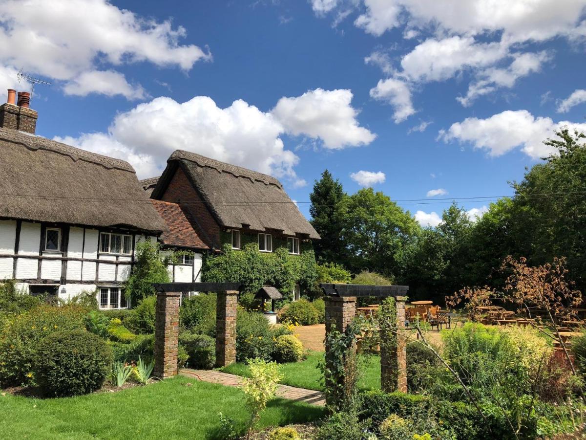 Old Hunters Lodge Whipsnade Limited Экстерьер фото