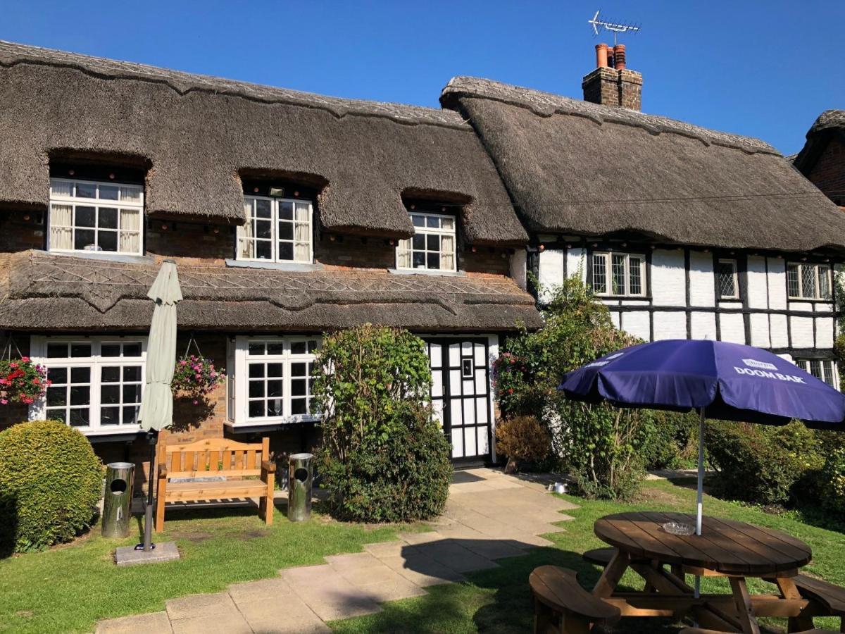 Old Hunters Lodge Whipsnade Limited Экстерьер фото