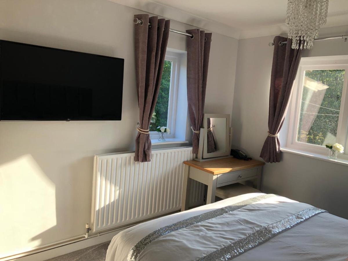 Old Hunters Lodge Whipsnade Limited Экстерьер фото