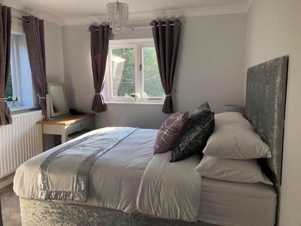 Old Hunters Lodge Whipsnade Limited Экстерьер фото