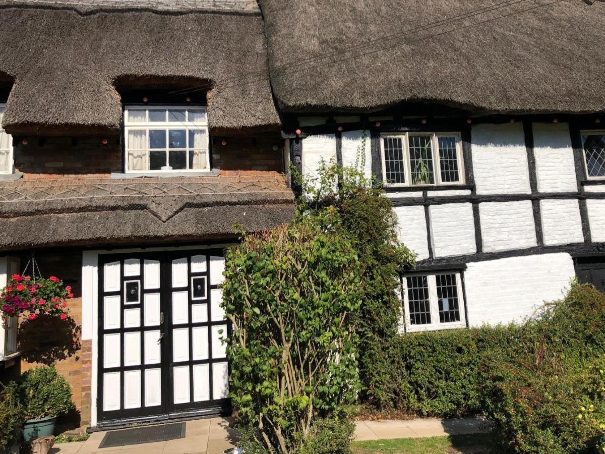 Old Hunters Lodge Whipsnade Limited Экстерьер фото