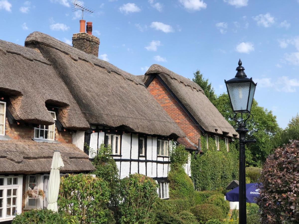 Old Hunters Lodge Whipsnade Limited Экстерьер фото