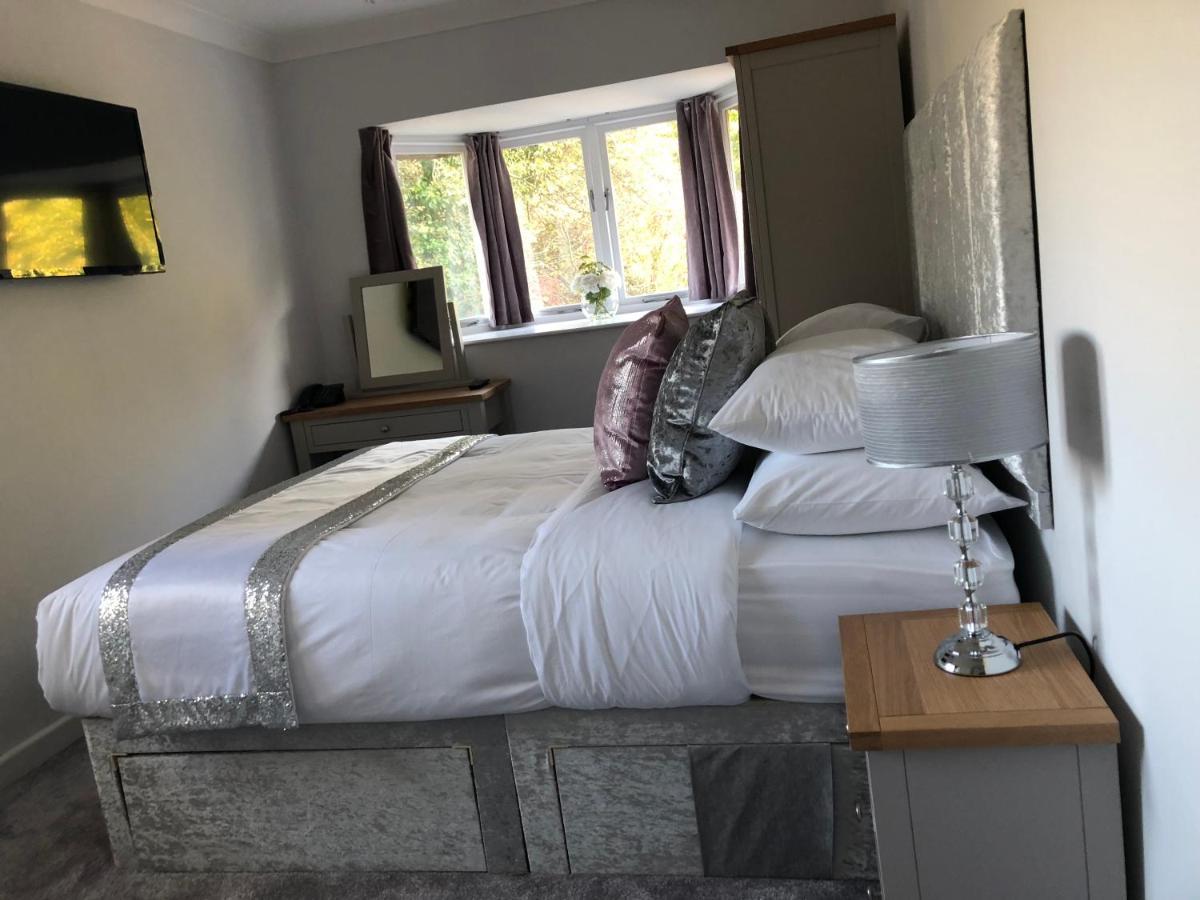Old Hunters Lodge Whipsnade Limited Экстерьер фото
