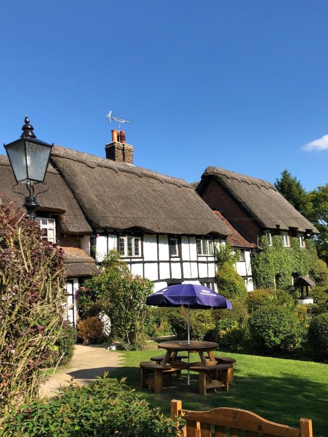 Old Hunters Lodge Whipsnade Limited Экстерьер фото